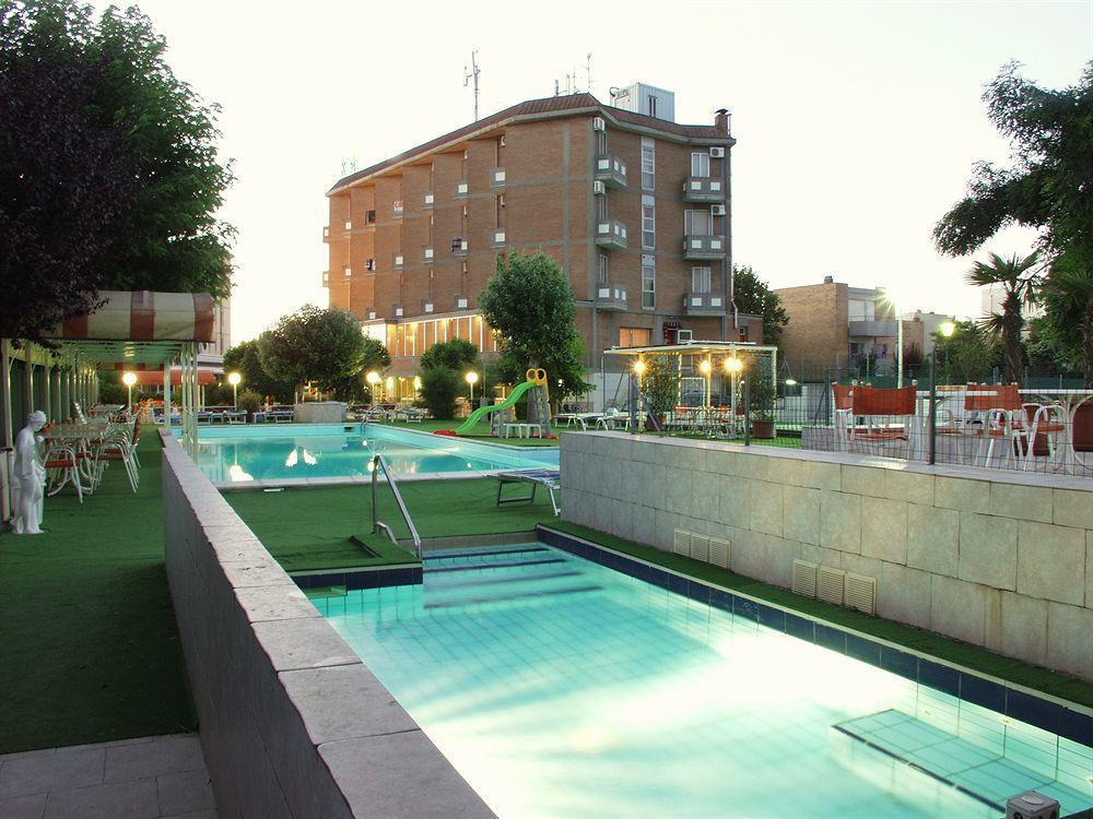 Hotel Marina Beach - Azzurro Club Ravenna Kültér fotó